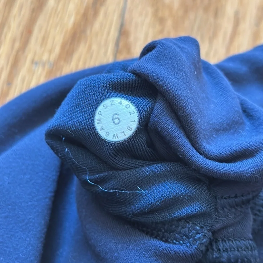 Lululemon sz 6 Align Crop 21